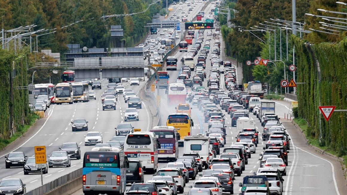[뉴스] 귀성길 정체 지속…서울→부산 6시간 10분