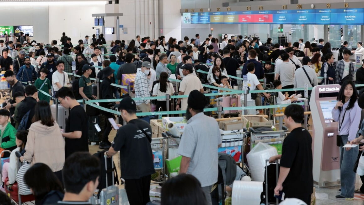 [뉴스] 조상덕 본 사람들은 해외여행…공항 인파에 자영업자 침통