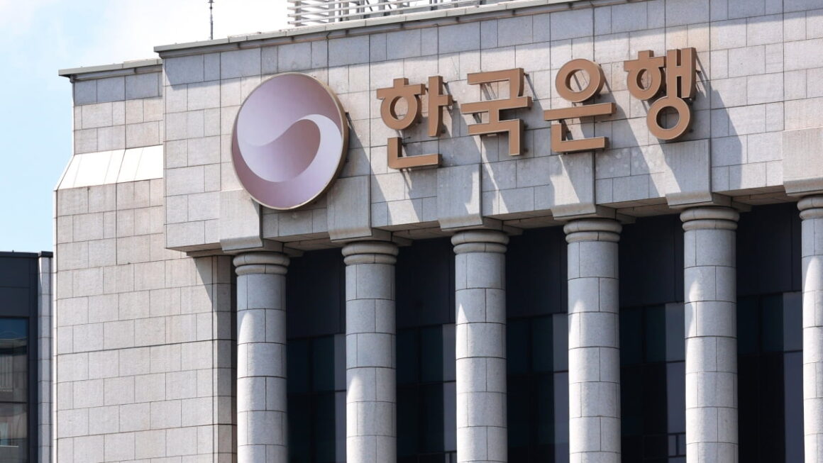 [뉴스] 기준금리 결정 추석에 달렸다…집값·경기 놓고 고민 깊은 한은