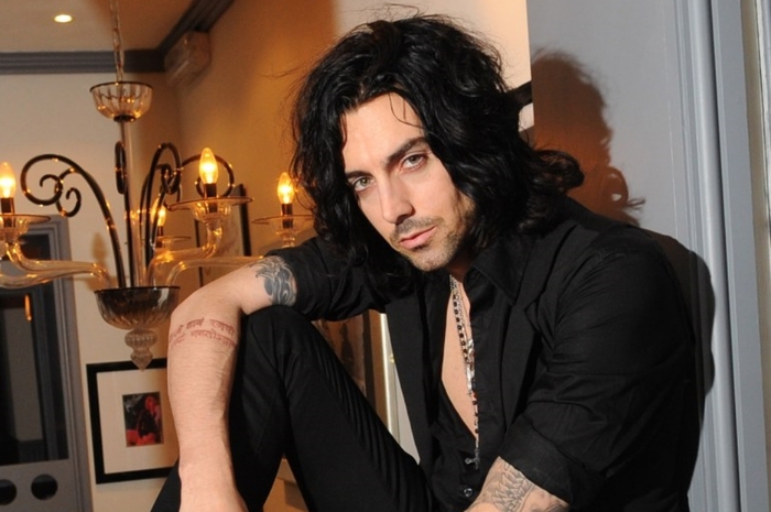 [뉴스] ‘11개월 영아 성폭행’ 영국 유명 가수 사망…“교도소서 공격당해”