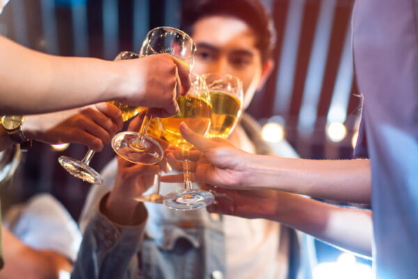 [뉴스] 호스트바 뛰느라 무단결근 일삼더니…해고 안당하려 황당꼼수