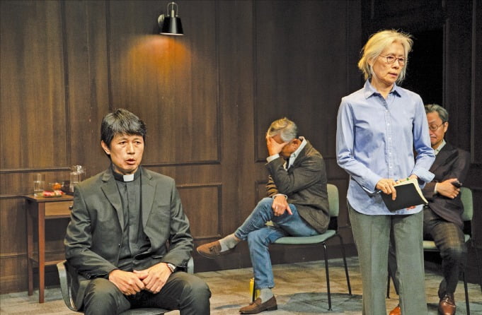 [뉴스] 고트와 호텔엔젤…연극 무대서 인간다운 죽음을 고민하다