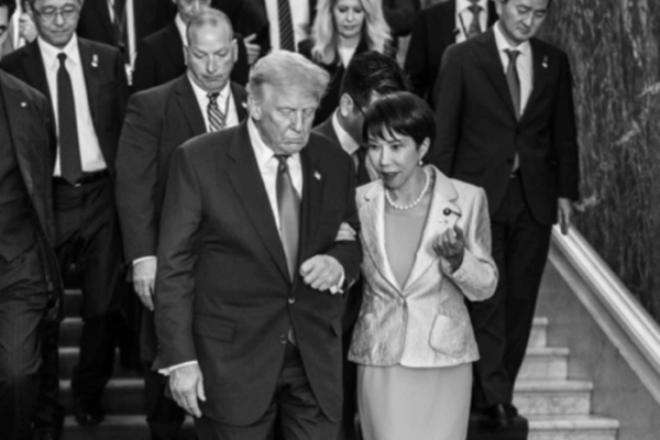 [뉴스] “이건 좀 너무”…트럼프·다카이치 다정한 ‘팔짱’에 일본 정치권 시끌