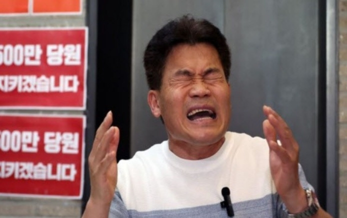 [뉴스] 전한길, 트럼프에 “난 한국의 찰리 커크…죽어가는 윤, 꼭 면회해달라”