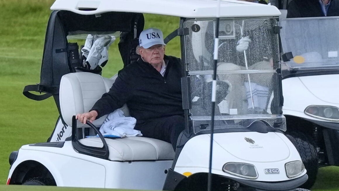 [뉴스] 트럼프, 韓기업 총수들과 골프 회동…관세·투자 의견교환 주목