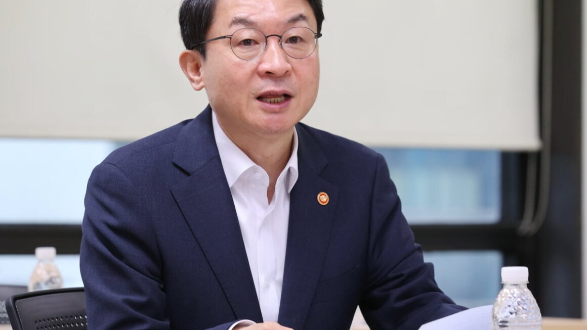 [뉴스] 개포동 갭투자 이억원 평생 1가구 1주택…무겁게 받아들여