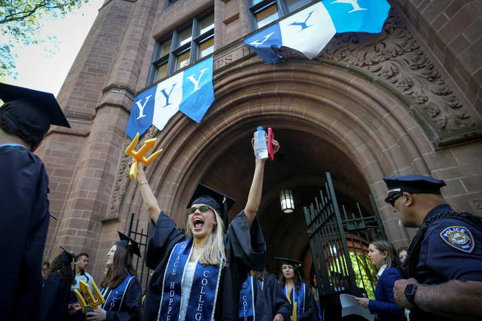 [뉴스] 트럼프와의 전쟁에서 왜 예일대만 살아 남았나