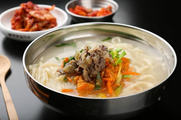 [뉴스] 칼국수 한 그릇 먹고 2만원 냈는데 받은 거스름돈이…헉