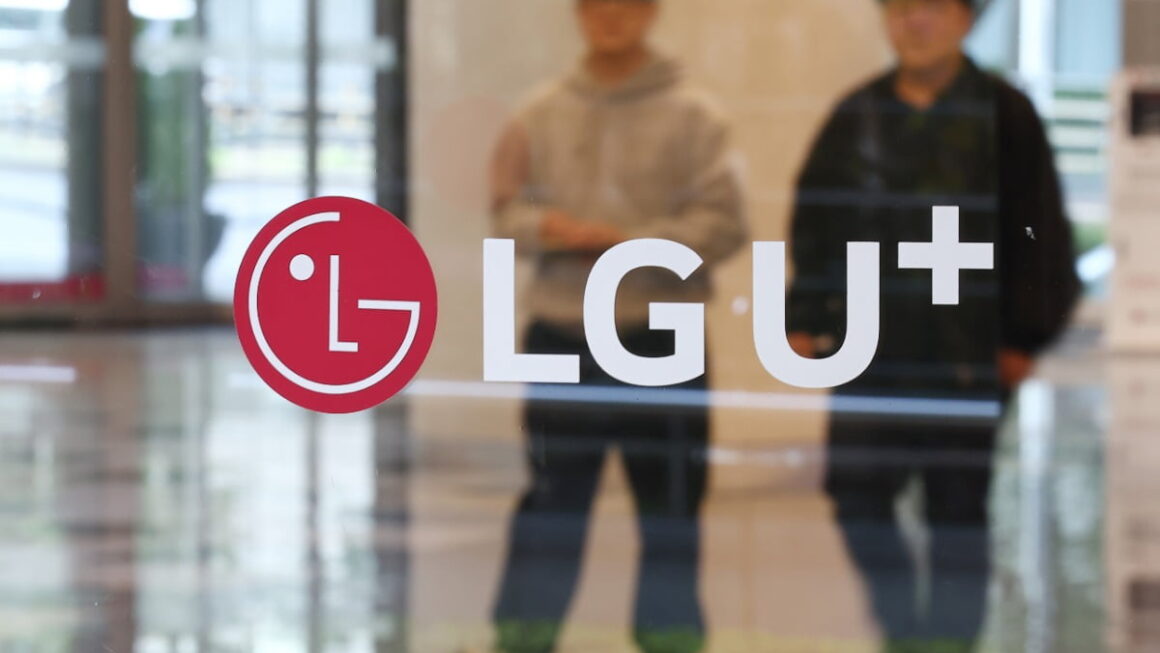 [뉴스] LG유플, 3분기 영업이익 1617억원…전년 동기 대비 34.3% 급감