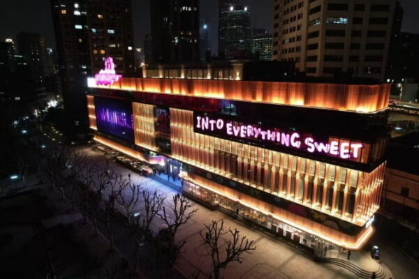 [뉴스] 나이트클럽·고산 호수 결혼식 장려하는 中