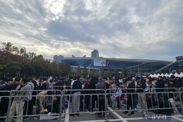 [뉴스] 코스프레에 오픈런까지 동창회 느낌…10대 꽉 잡은 지스타