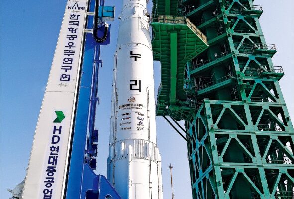 [뉴스] 우뚝 선 누리호…27일 새벽 발사 예정