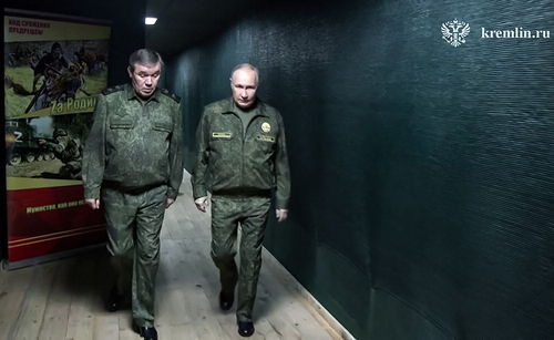 [뉴스] 백악관 “우크라 종전안, 모두에게 좋아”…푸틴은 보란듯 ‘군복 행차’