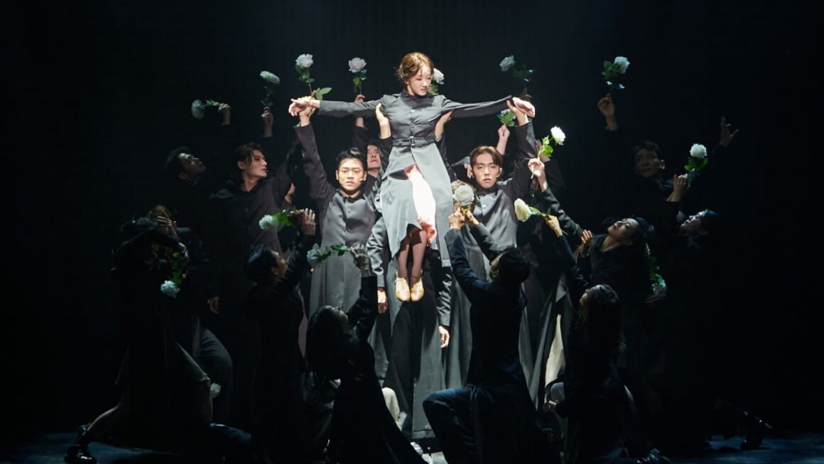 [뉴스] 야망과 사랑 사이 그녀의 진심은?…뮤지컬 에비타