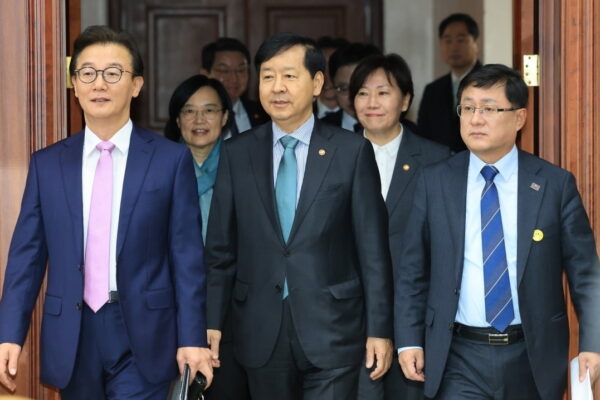 [뉴스] HK영상 | 구윤철 철강·석화 사업재편 부진…연말까지가 골든타임