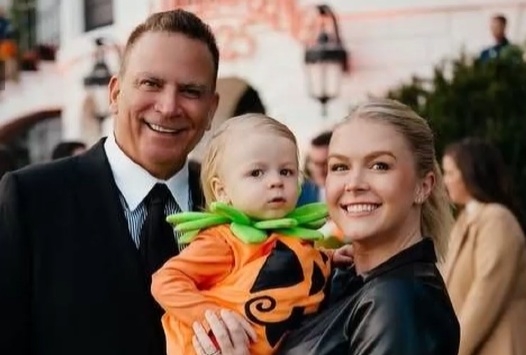 [뉴스] “엄마보다 나이 많다”…32살 연상 60세 남편 소개한 최연소 백악관 대변인