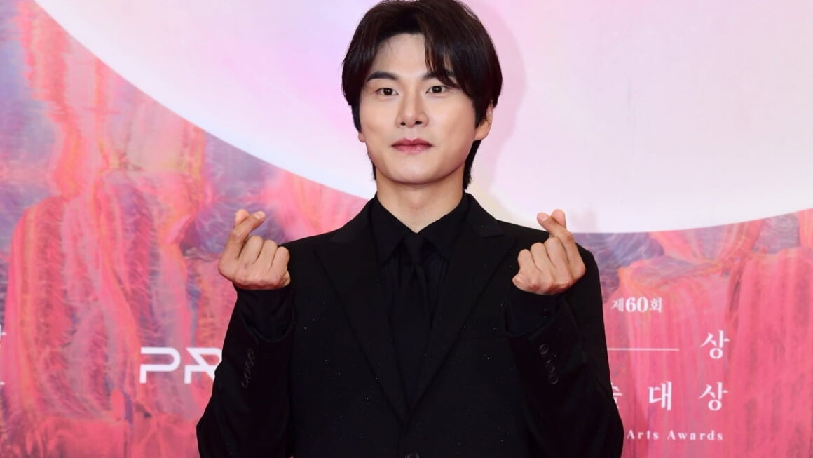 [뉴스] 슈돌 첫 미혼 MC 발탁 이이경, 첫 방송 앞두고 하차…김종민 합류