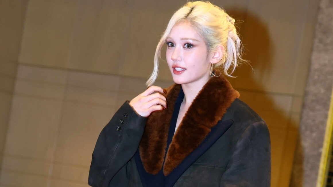 [뉴스] 바지사장 아니다 선언한 전소미, 로고 무단 사용에 사과