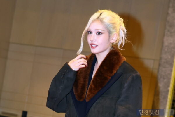 [뉴스] 바지사장 아니다 선언한 전소미, 로고 무단 사용에 사과