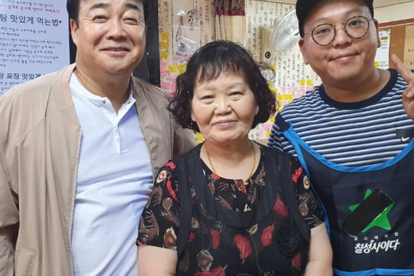 [뉴스] 백종원이 키운 골목식당 홍탁집…3년 연속 블루리본 선정됐다