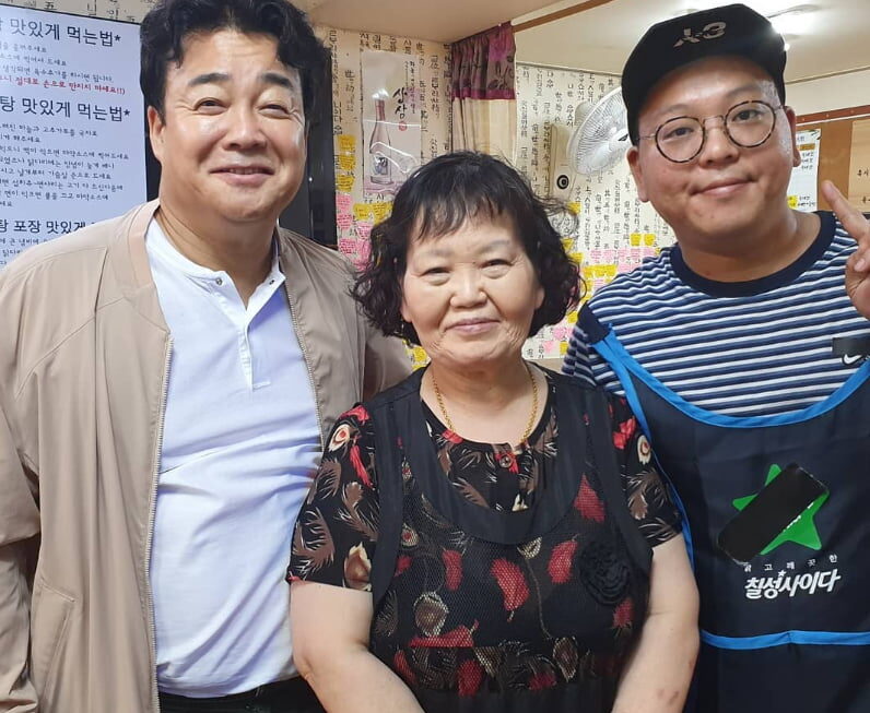 [뉴스] 백종원이 키운 골목식당 홍탁집…3년 연속 블루리본 선정됐다