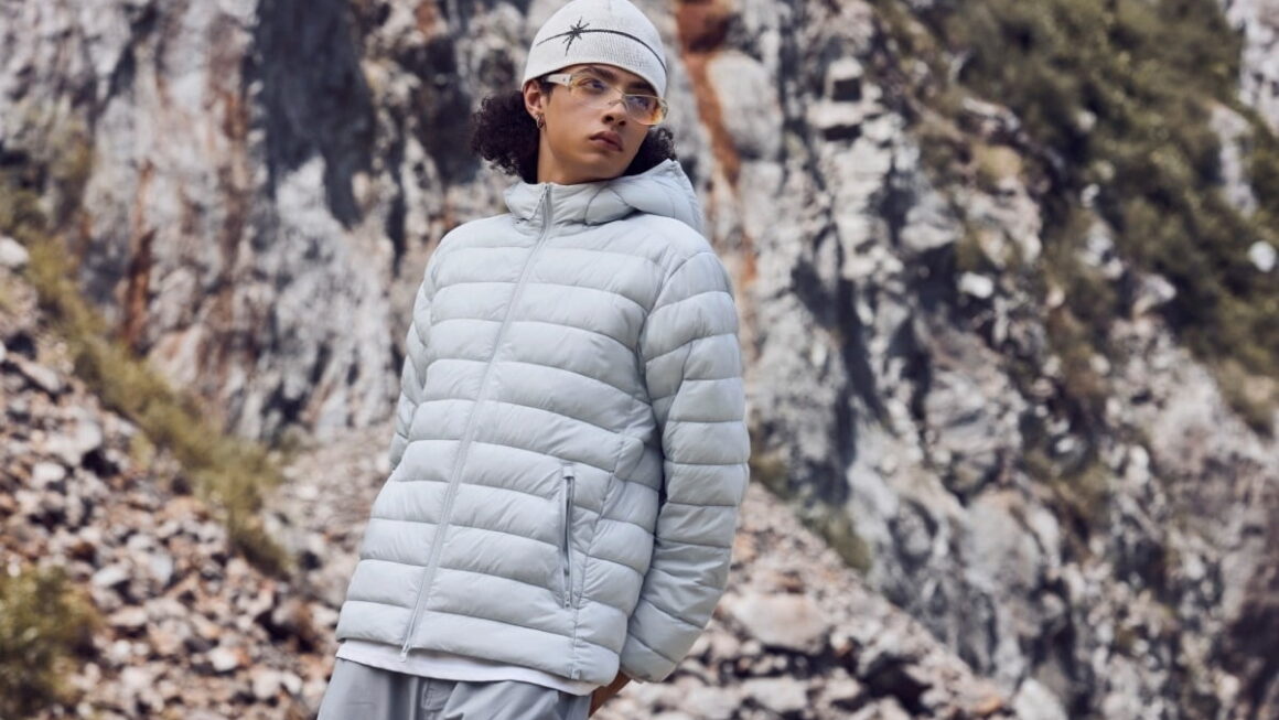 [뉴스] 아재 패션 아니었나요…핫템 변신 경량 패딩, 품절 대란에 웃돈까지