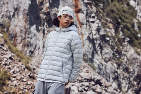 [뉴스] 아재 패션 아니었나요…핫템 변신 경량 패딩, 품절 대란에 웃돈까지