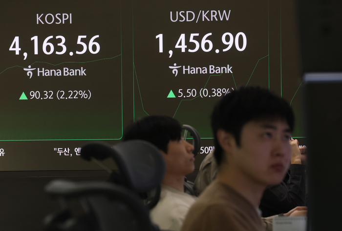 [뉴스] “상위 1%는 오늘도 삼성전자…하이브·이수페타시스도 집중 매수” [주식 초고수는 지금]