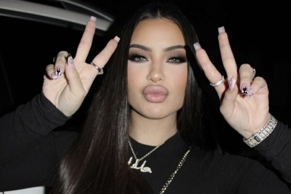 [뉴스] 22세 여가수, 무차별 총격에 사망…“용의자 2명 도주”