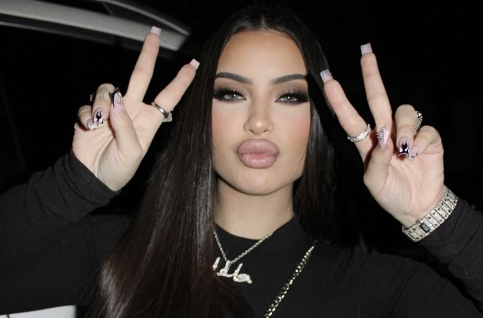 [뉴스] 22세 여가수, 무차별 총격에 사망…“용의자 2명 도주”