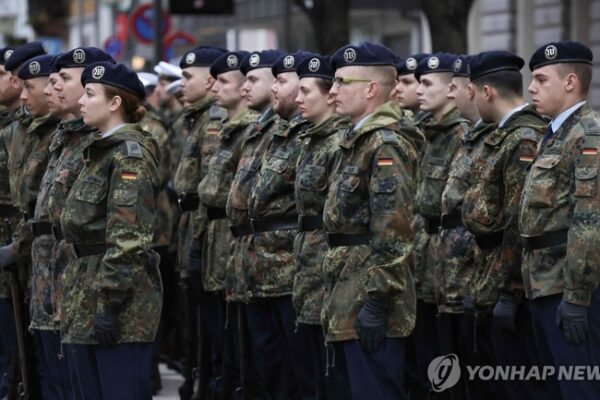 [뉴스] “월급은 442만원”…18세 남녀에게 군 복무 의사 묻는다는 ‘이 나라’