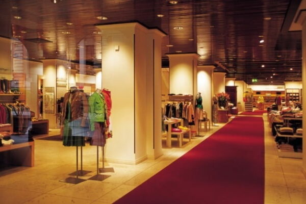 [뉴스] 1억5000만원은 쓰셔야 합니다…백화점 VIP 문턱, 높아졌다