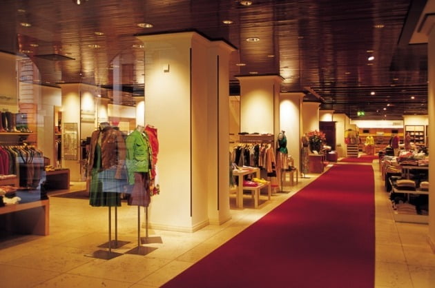 [뉴스] 1억5000만원은 쓰셔야 합니다…백화점 VIP 문턱, 높아졌다