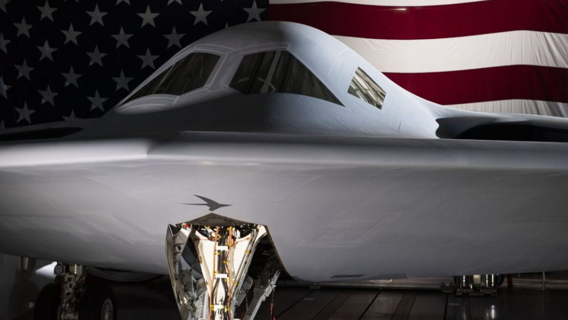 [뉴스] 스텔스 도료 냄새까지 기밀…美 핵 안보 책임질 B-21 레이더