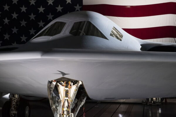 [뉴스] 스텔스 도료 냄새까지 기밀…美 핵 안보 책임질 B-21 레이더