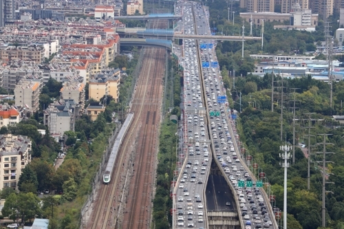 [뉴스] “10년 래 최악의 철도사고”…열차 치여 작업자 11명사망, 중국 발칵