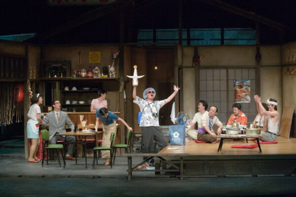 [뉴스] 경계인의 삶을 정면으로 응시하다…14년만에 돌아온 연극 야끼니꾸 드래곤