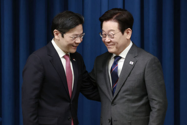 [뉴스] “한국-싱가포르, 전략적 동반자 관계로” 이 대통령·웡 총리 공동회견