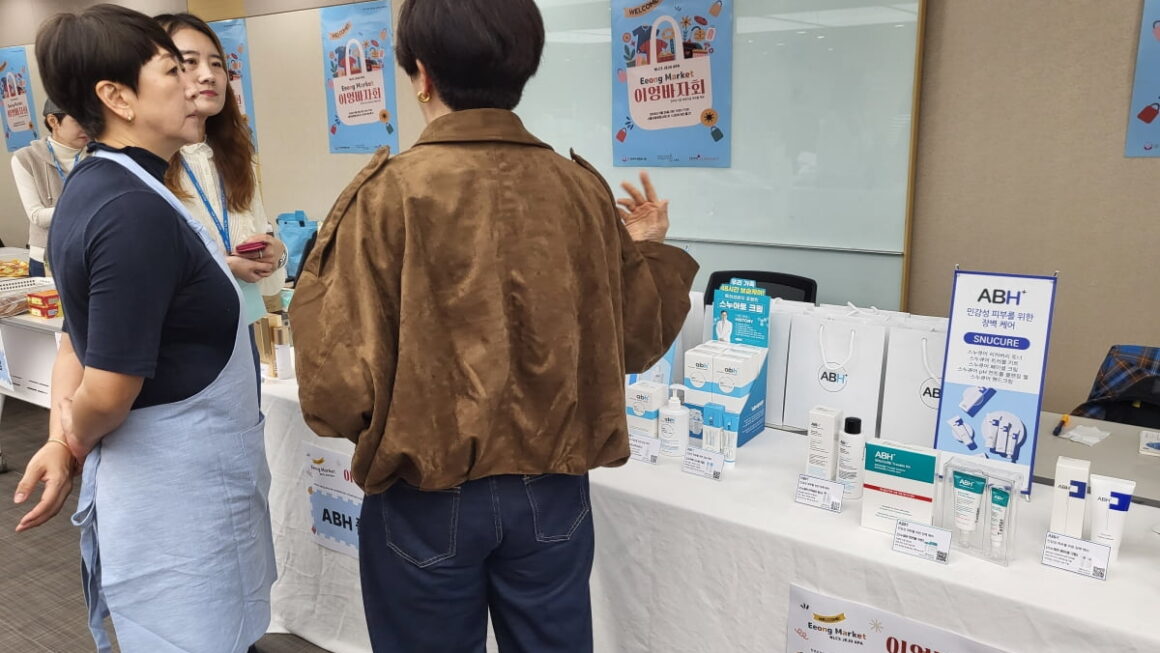 [뉴스] 정진호이펙트, 한부모 가정 돕는 이엉바자회 참석