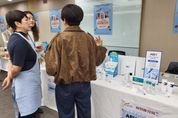 [뉴스] 정진호이펙트, 한부모 가정 돕는 이엉바자회 참석