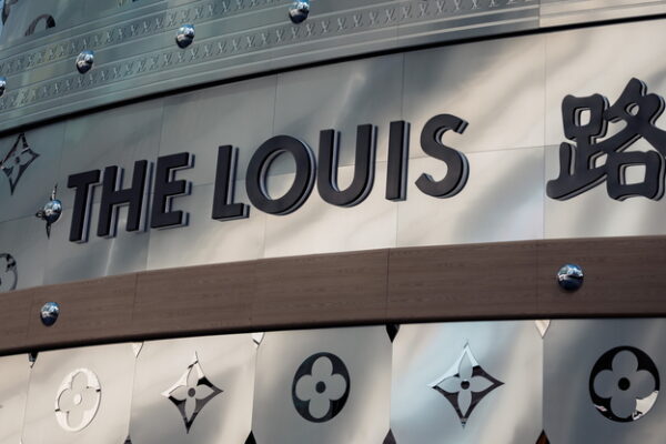 [뉴스] ‘마데 인 차이나’ 짝퉁 시절은 잊어라…절대강자 티파니·루이뷔통까지 위협하는 중국산 명품 [박민기의 월드버스]