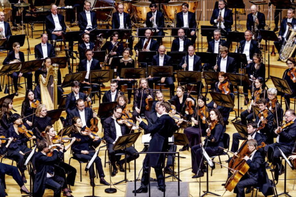 [뉴스] 부드러운 현, 달콤한 금관…메켈레가 재해석한 말러