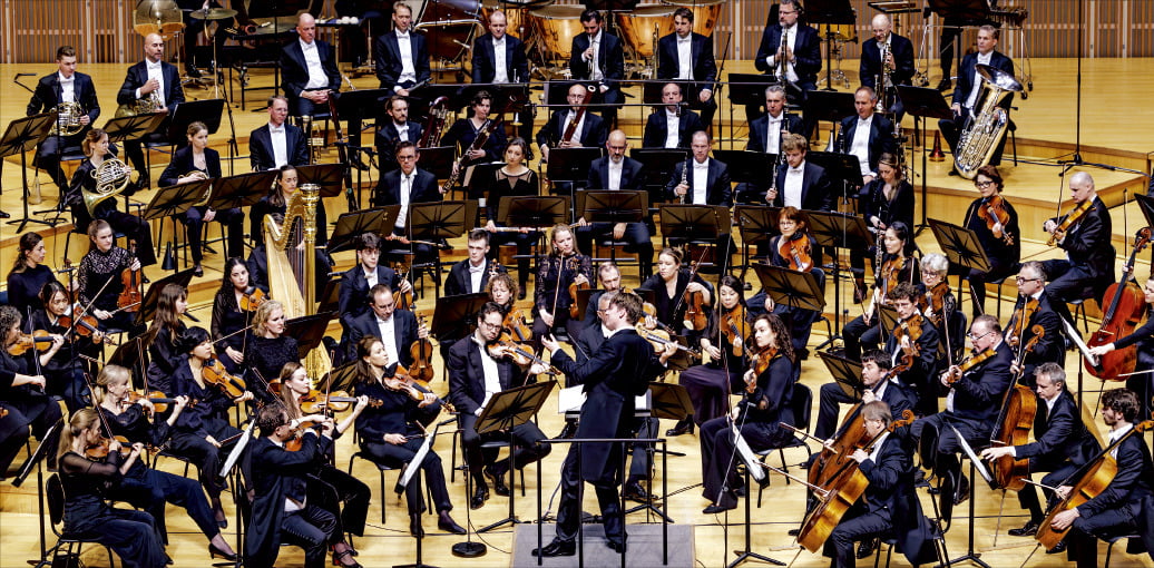 [뉴스] 부드러운 현, 달콤한 금관…메켈레가 재해석한 말러