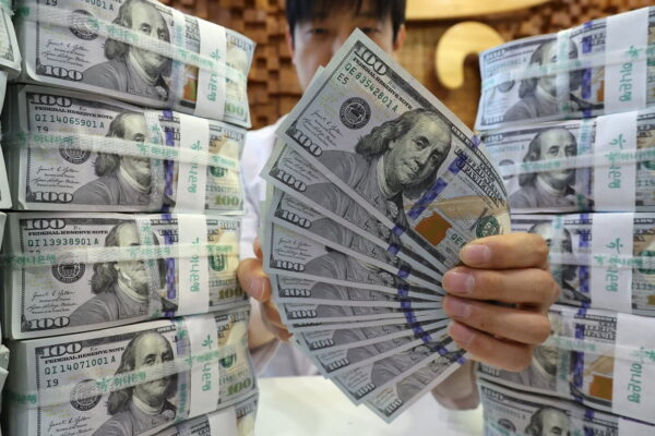 [뉴스] 환율 1429원 찍었다…1400원까지 더 하락 vs 지속 불가능