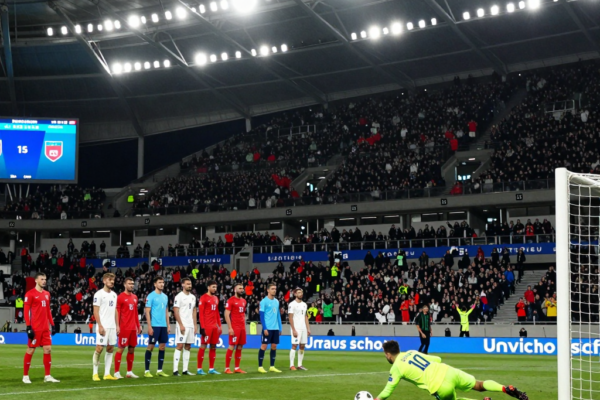 아스널 vs 크리스털 팰리스: 승부차기 8-7 극적인 카라바오컵 8강전