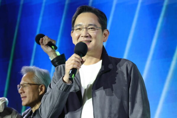 [뉴스] 아이폰 왜 이리 많나 이재용 농담 통했나…돌변한 20대들