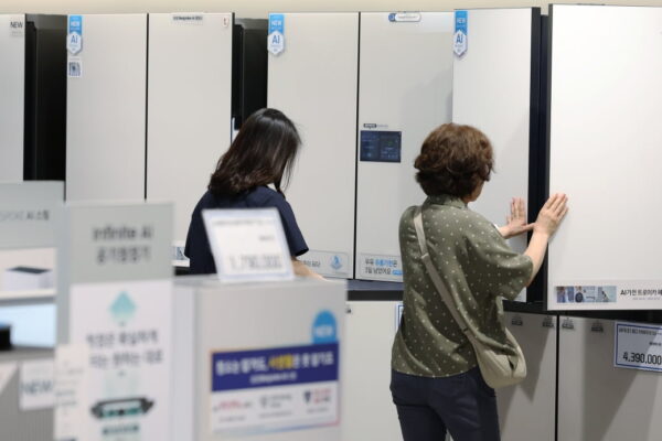 [뉴스] 가전도 매장서 살펴보고 라방 때 산다…몇천만원씩 불티