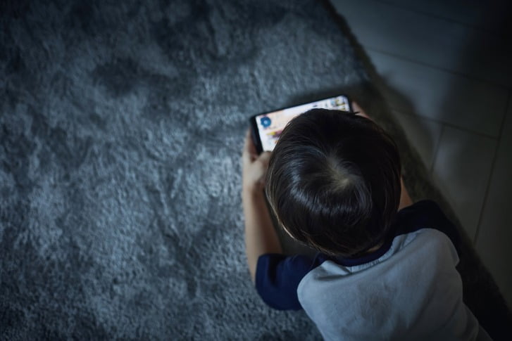 [뉴스] 12세 전에 스마트폰 사용하면…우울증·비만·수면 장애 가능성↑