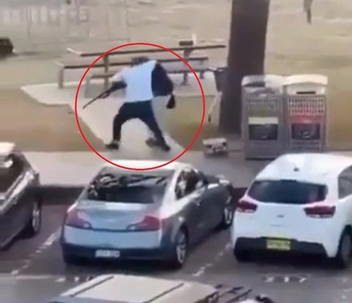 [뉴스] 16명 사망 총기 난사범, 맨손으로 붙잡았다…시드니 시민영웅은 ‘무슬림’