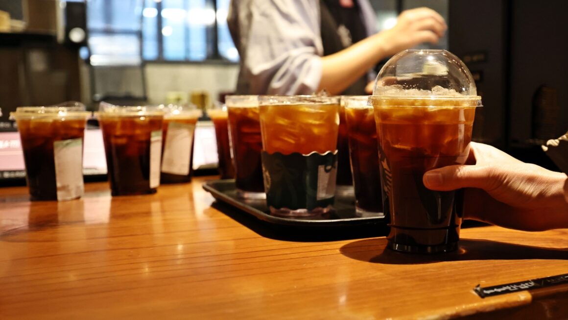 [뉴스] 컵따로 계산제’, 일회용컵값 인상 아냐…이미 내던 비용을 분리 표기”